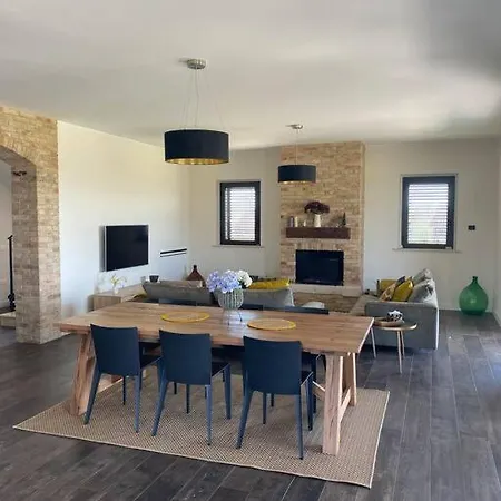 Di Lusso Rustica Con Vista Mare, Collina E Montagna